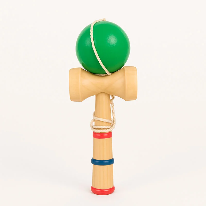 Kendama din Lemn – Bilă Verde și Mâner Bej, Joc Tradițional Japonez